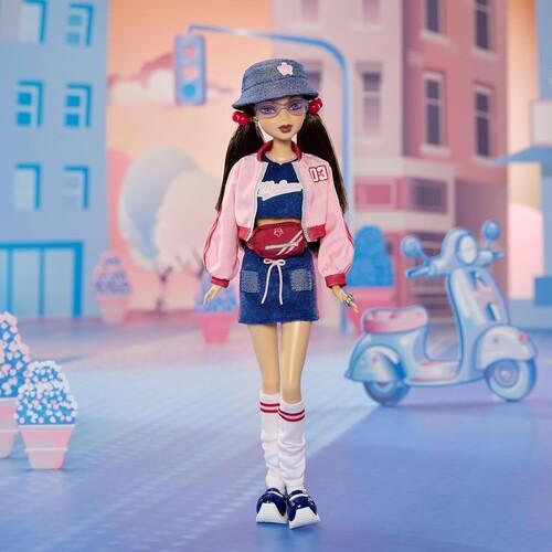 Mattel Collectible - Barbie Signature My Scene Collector: Nolee Doll and Accessories  [Collectible Figurine/Statue/Bust] Paper Doll, Collectible