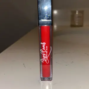 LipsComb Velvet Matte Lipstick - Sting Shade, Waterproof & Lightweight, Makeup Cosmetic