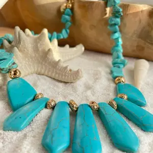 Collar de Cascajo de Turquesas y Piedra Volcánica – Espíritu del Verano