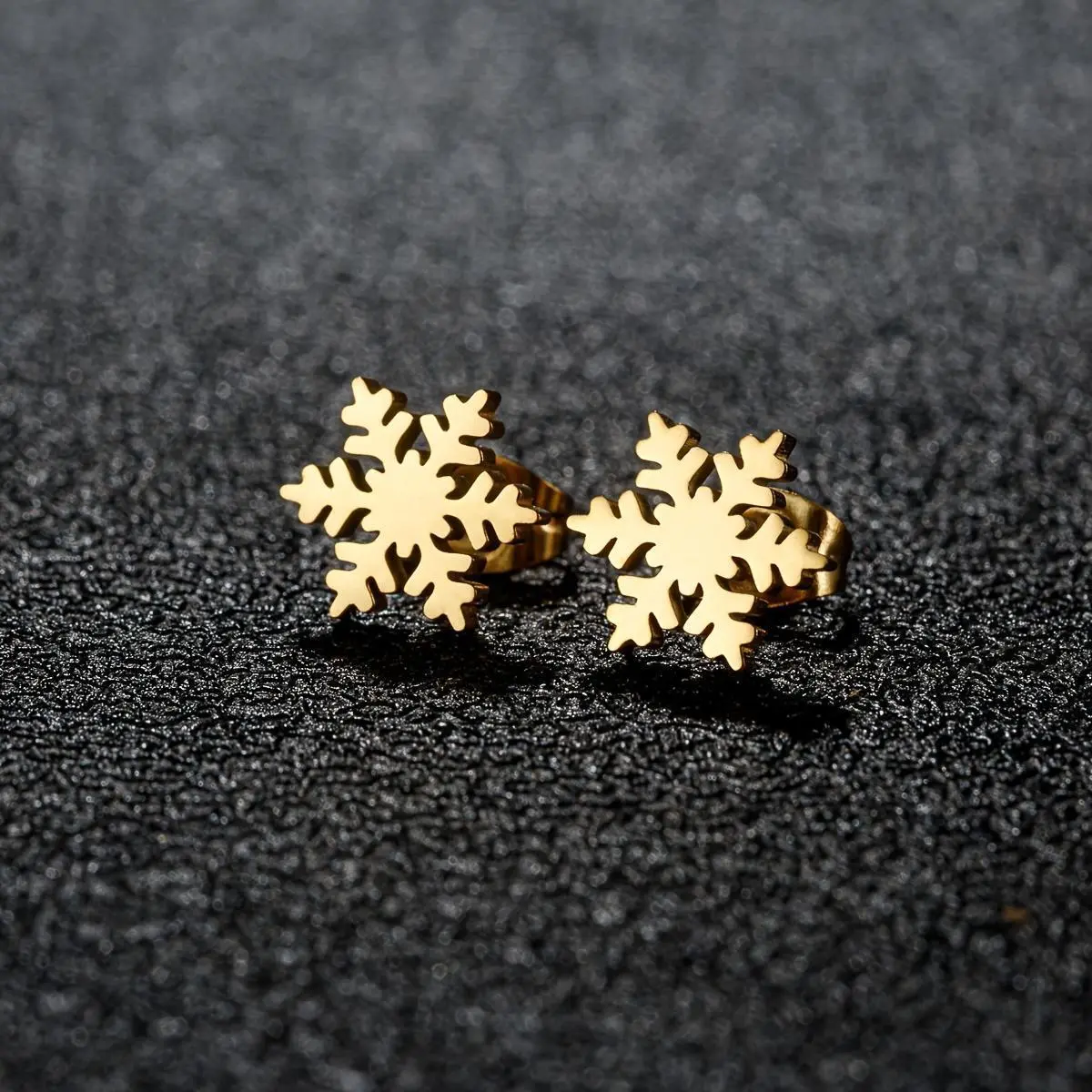 Dainty Snowflake Stud Earrings for Women, Small Stainless Steel Jewelry, Fashionable Christmas Accessory for Piercings, Dainty Earrings, Small Earrings Women