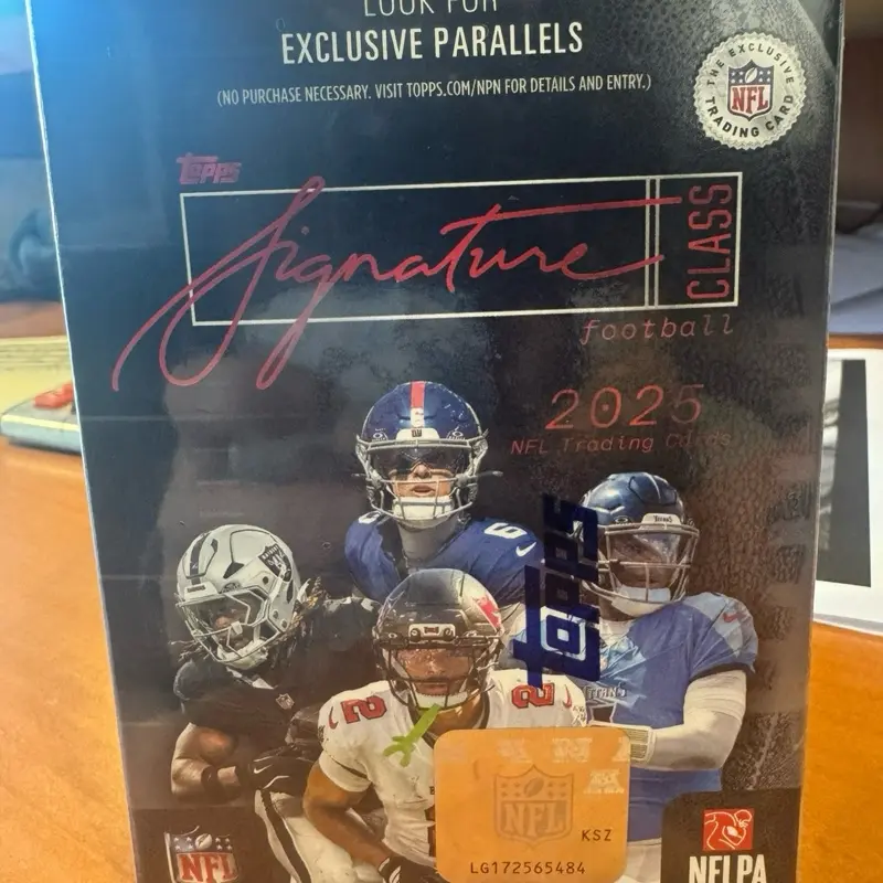 2025 Topps Signature Class Football Trading Cards 42-Card Box (Factory Sealed)