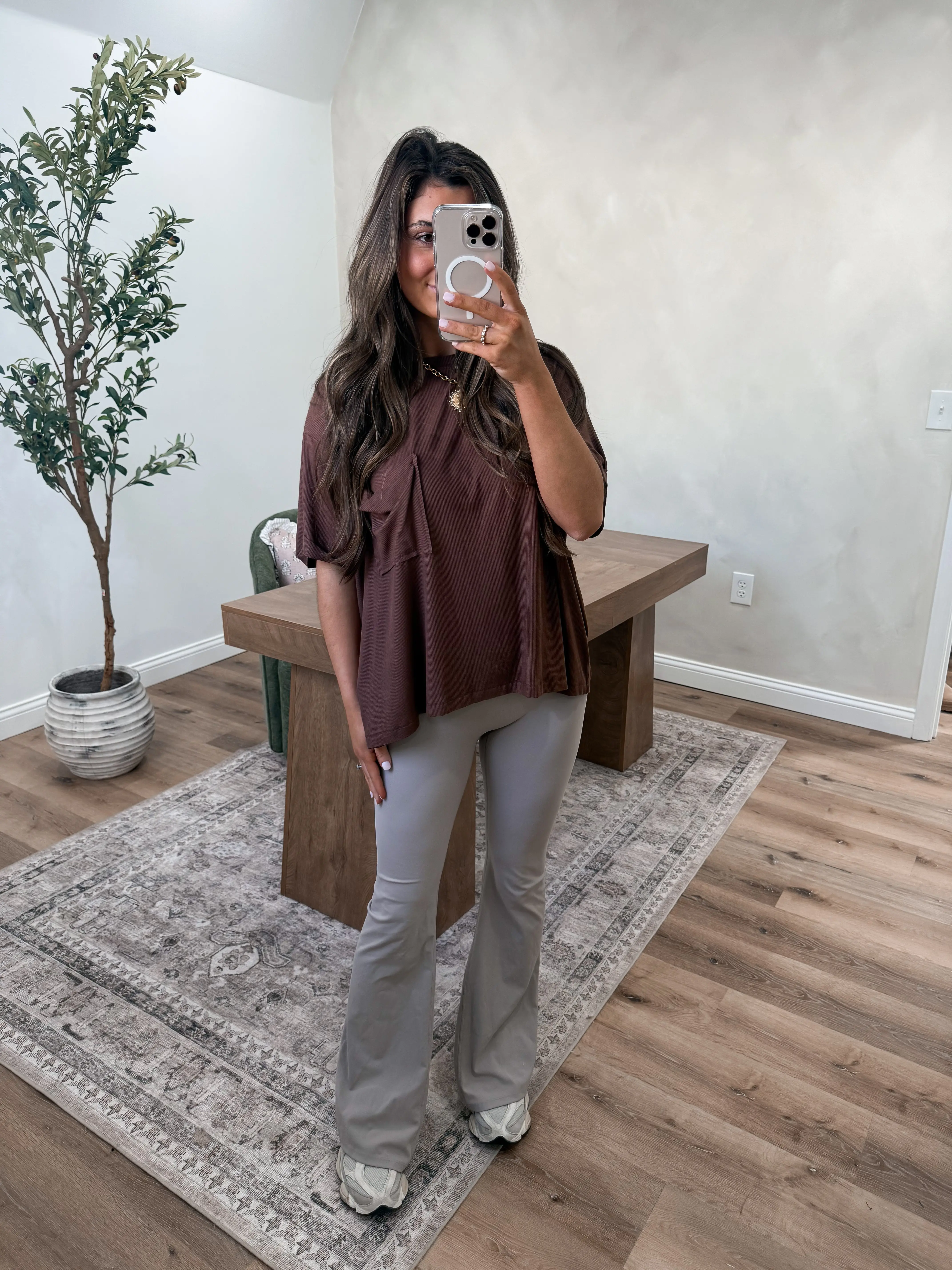 Droopy Pocket Tee - brown
