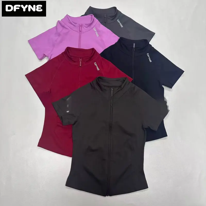 DFYNE slim-fit fitness jacket: pull down for yoga wear, zip up for casual wear-one piece is all you need for workouts or going out.
