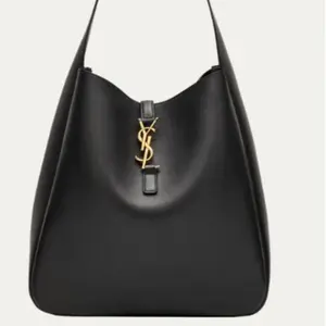 Pre-owned Leather Shoulder Bags Le 5 À 7 Large YSL Shoulder Bag in Grain Leather