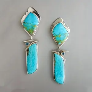 A pair of authentic turquoise earrings - Timeless and retro style suitable for both men and women - Stylish and trendy jewelry accessories