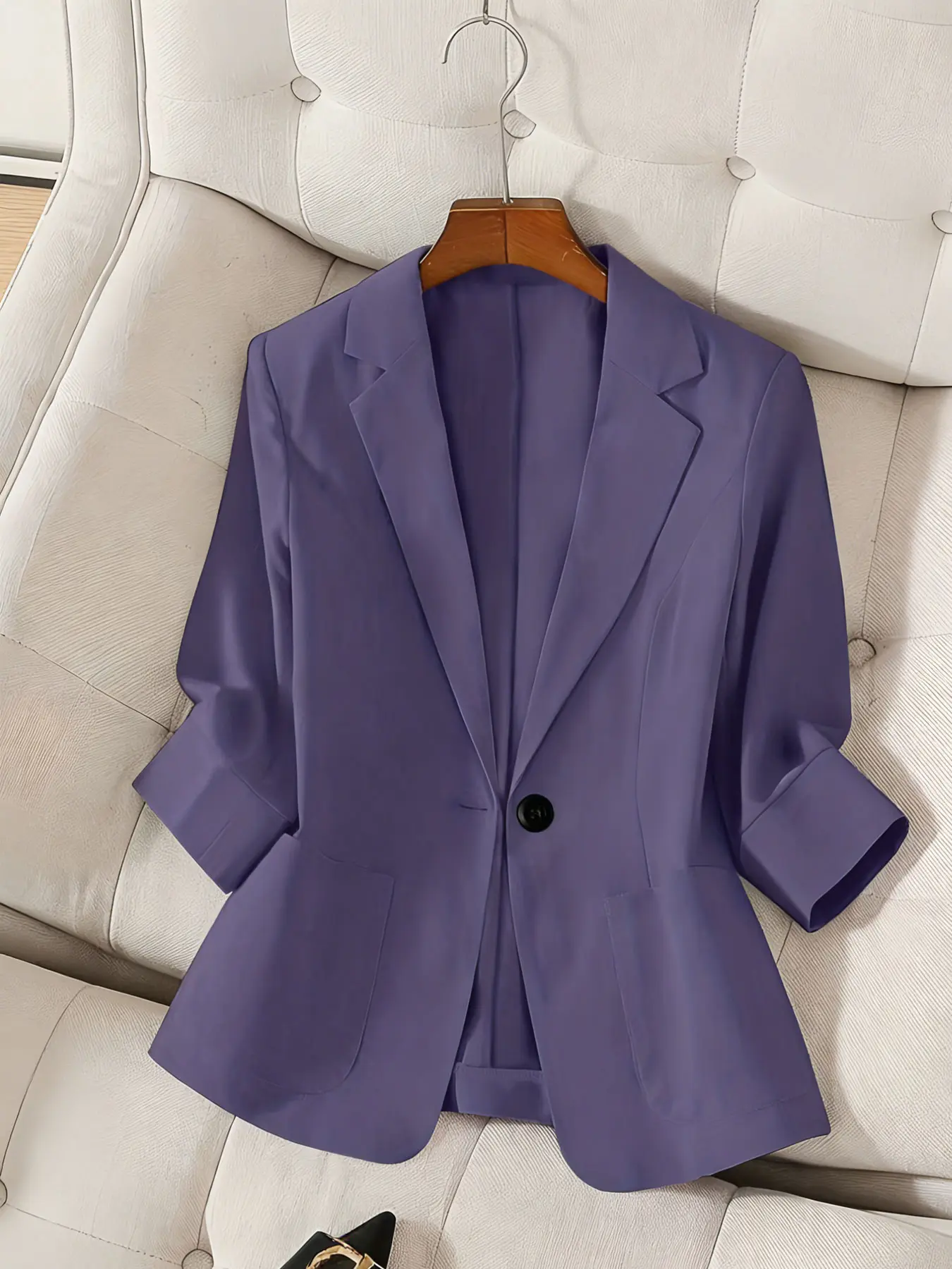 A women's solid color lapel single-breasted single-button mid-length sleeve double-pocket Fitted stylish Elegant chic blazer, suitable for spring and summer, appropriate for the workplace and daily wear.