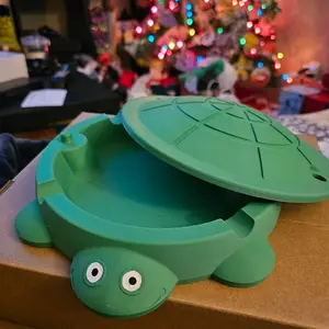 Charming Mini Turtle Sandbox with Lid - Round Plastic Ashtray & Storage Container for Home Decor