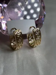 Aretes Pequeños Laminados en 14K Uso Diario