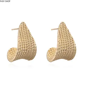 FHSY SHOP Modern Woven Mesh Fan Earrings Curved Textured Gold Studs Minimalist Sculptural Jewelry for Evening Outfits & Trendy Street Style