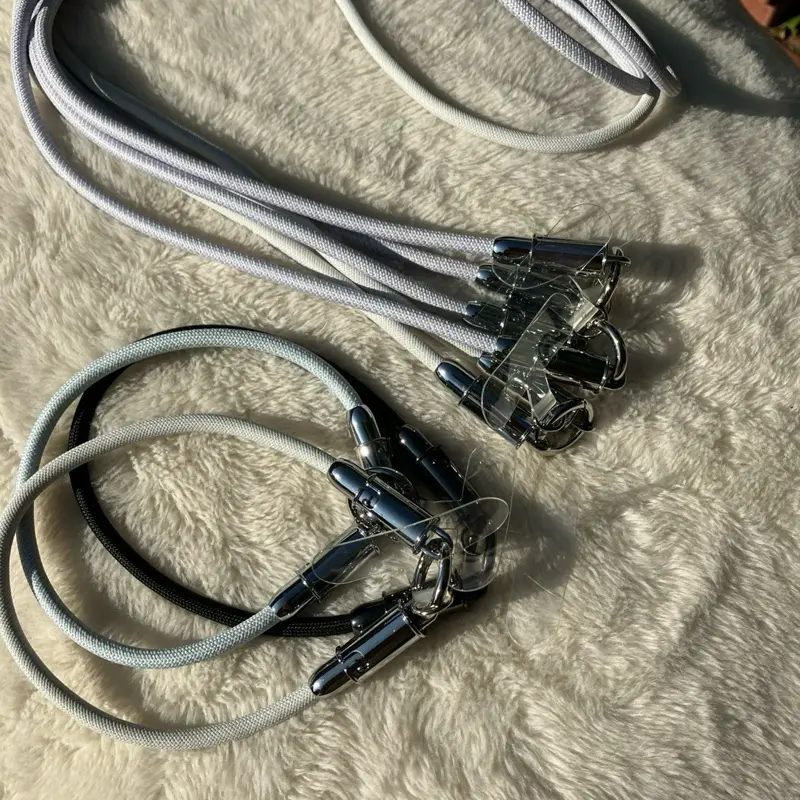Fast charging cable can be worn inside your phone。This portable charging cable fits easily into your phone case, allowing you to charge your phone anytime, anywhere.