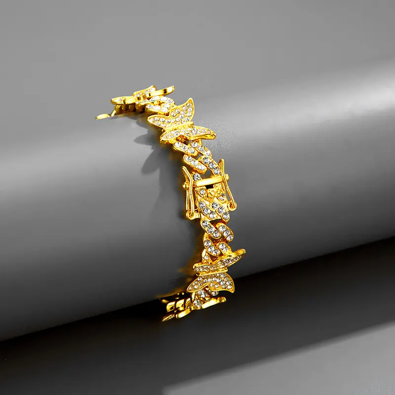 Butterfly Diamond Cuban Chain Fashionable Luxury Necklace Sweater Butterfly Diamond Cuban Chain Fashionable Luxury Necklace Sweater