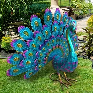 Classic Style Vibrant Peacock Metal Sculpture - Weather-Resistant Outdoor Garden Decor Statue, Animal Theme Floor Mount for Yard & Lawn, Perfect for Halloween and Festive Occasions - No Battery Required