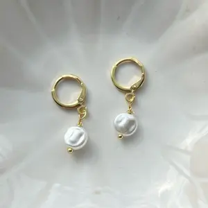 Coin Pearl Huggie Hoop Earrings Pearl Drop Earrings Gold Dainty Pearl Hoop Earrings Bridesmaids Gift Bridal Party Gift Pearl Wedding Jewelry
