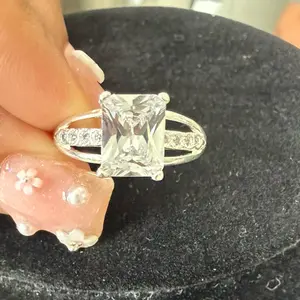 Anillo corte princesa en talla 8 en plata 925 con rodio!