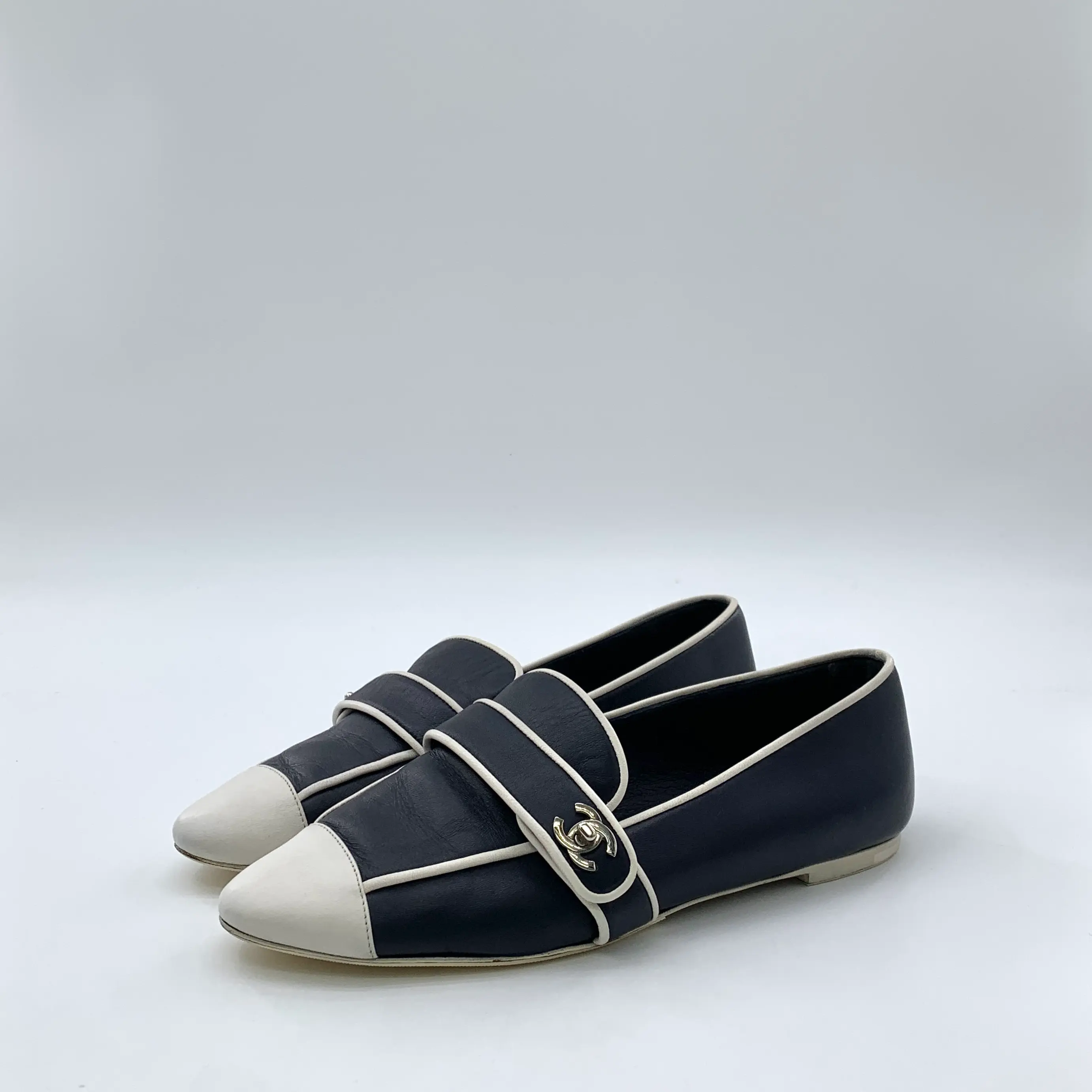 RDLT-Chanel Black White Two-Tone CC Logo Pointed Flat Shoes Size 36.5-X36143