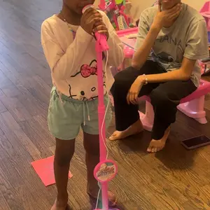 Unleash Your Child's Inner Pop Star! This Karaoke Microphone Toy with Colorful LED Lights & Built-in Music Encourages Singing, Boosts Confidence, and Makes a Perfect Birthday Gift for children Aged 3-8. Fun, Educational, and Hours of Entertainment!
