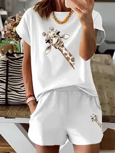 Summer Women's Short Sleeve Round Neck Giraffe Animal Print T-Shirt and Shorts Set, Casual Fitted for Women, Lightweight and Comfortable