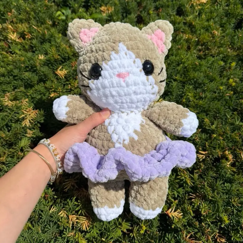 Hand-crocheted jumbo Kinlee