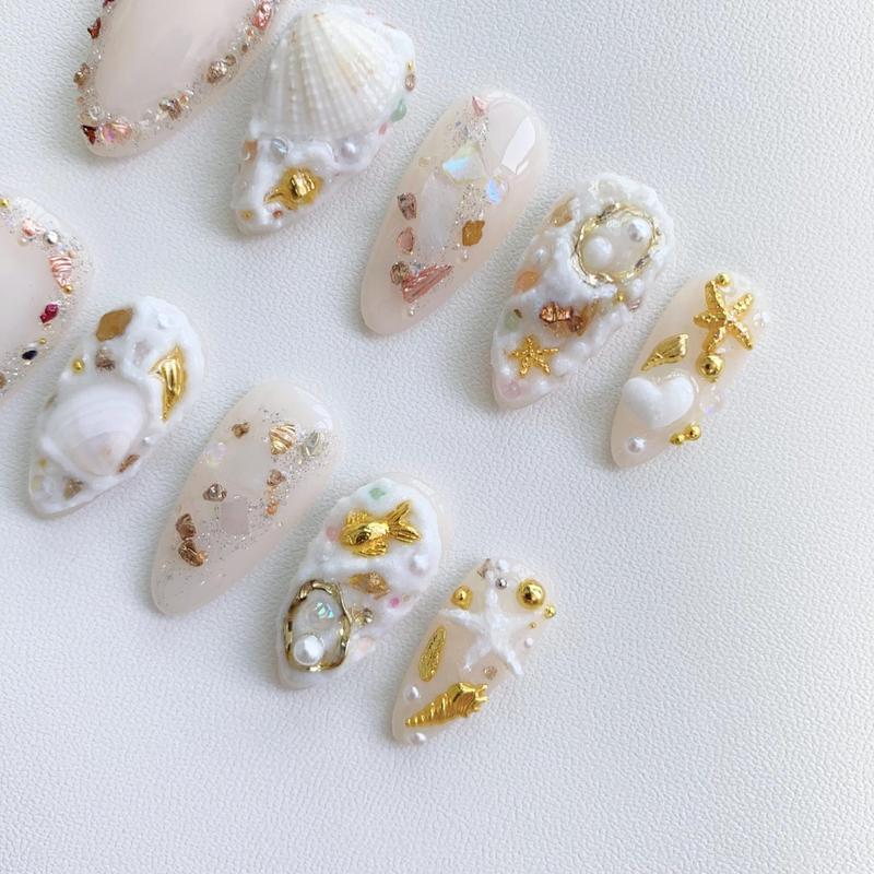 White & Gold press on nails long almond nails/shell nails/Princess nails/Elegant nails/birthday nails/white nails/gold nails/winter nails