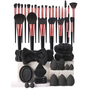 45 piece makeup tool set, including 25 makeup brushes, 4 large and 4 small makeup sheets, 4 powder puffs and 4 finger powder puffs, 1 silicone cleaning bowl, plush headband and wristband, a complete makeup tool designed for beginners in makeup