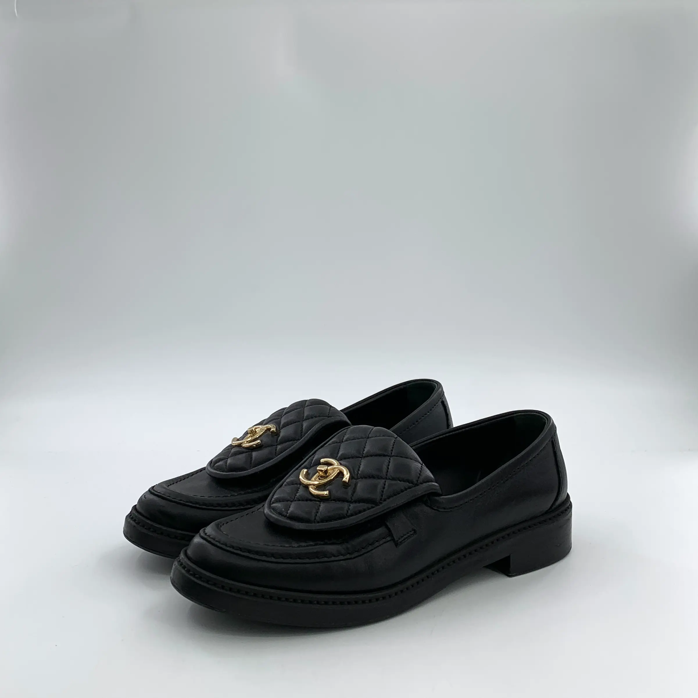 RDLT-Chanel Size 38.5 Black Lambskin Quilted CC Logo Loafers-H37432