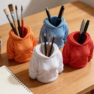 Creative hooded sweatshirt pen holder! It can hold pens and stationery, and it can be placed on the desk as both a storage bucket and a decorative ornament!