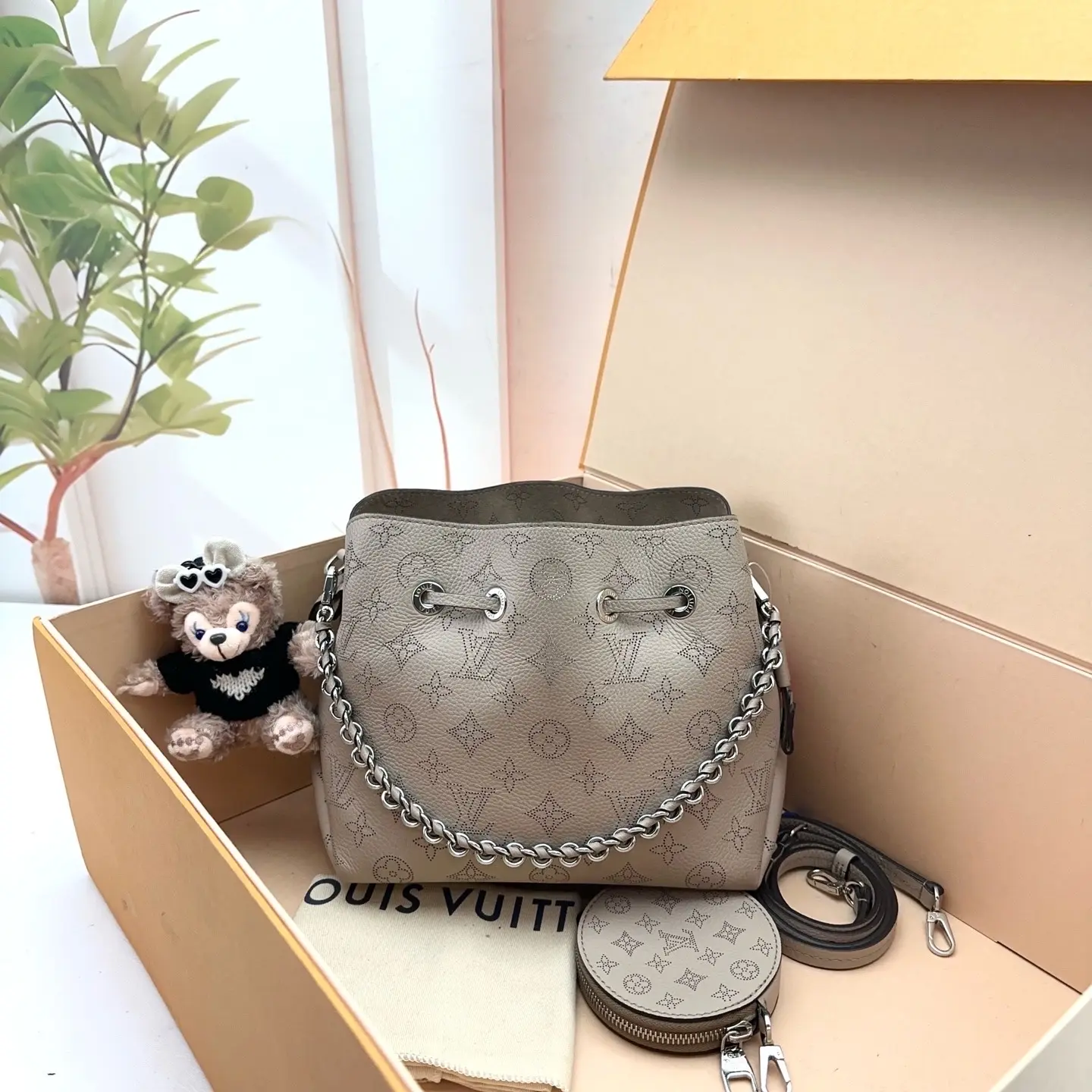 Pre-owned Louis &Victoria Grey Monogram Empreinte Leather Bucket Chain Bag 0728 raye 23292289