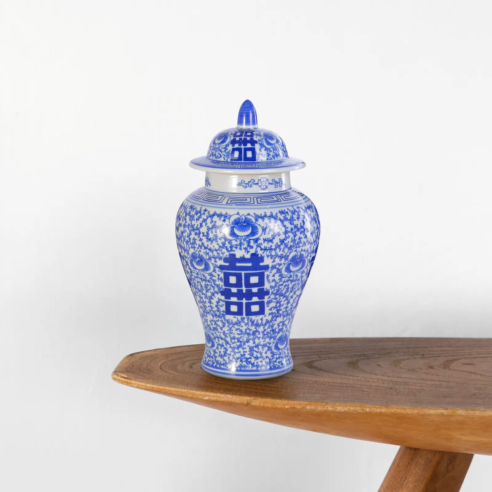 Blue and White Ginger Jar with Lid Chinoiserie Decor Antique Style Porcelain Ginger Jars for Home Decor Double Happiness Flower Vase Blue and White Decor