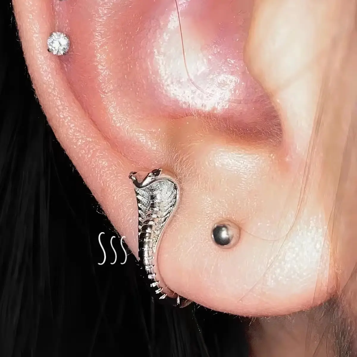 OUFER Cobra Shape Clicker 2PCS Hoop Earrings Stainless Steel Ear Hoops