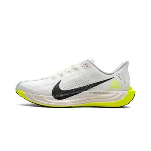 Pegasus Plus "Sail / Pale Ivory / Volt Black" HQ3451 101