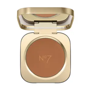 No7 Pro Artist Soft Glow Bronzer Powder - Lightweight, Buildable Matte Bronzer for Natural, Sun-Kissed Warmth - Silky, Sculpting Powder for Shine-Free Finish - Deep Glow (9g)