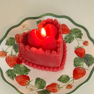 Strawberry Cake Candle, Soy wax, floral scented