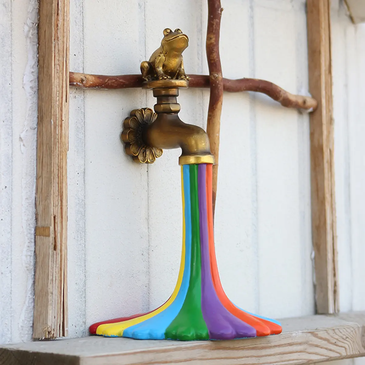 Resin Figurine with Rainbow Faucet, Unique Frog Water Column, Art Space Decoration, Outdoor Statue, Outdoor Garden Accessory, Exterior Decorative Statues, Spring Summer Garden Decor, Garden Sculptures Statues