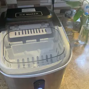 Product Review of EUHOMY Ice Maker Countertop with Handle, 26lbs in 24Hrs, 9 Ice Cubes Ready in 6 Mins, Auto-Cleaning Portable Ice Maker with Basket and Scoop, for Home/Kitchen/Camping/RV. (2024 New Silver) Utensils from B**💚