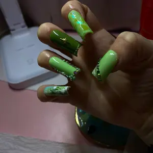 Green Press Ons - Fashion Accessory for Women