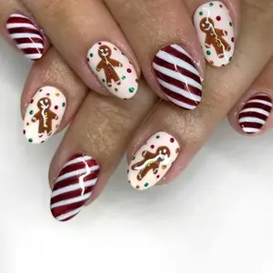24pcs Short Oval Press-On Nails, Gingerbread Man & Stripe Design, Christmas Winter Style, Full Coverage Acrylic False Nails for Women Girls