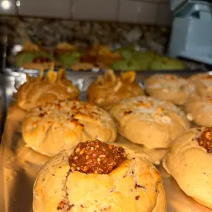 Box Mixed flavors Banana churro cookie,pistachio Dubai,Ferrero chocolate chip & dulce de leche 4 flavors