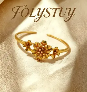 [Adjustable Flower Bangle] FOLYSTUY (YNT01) Flower Bangle for Women or Men -  Fashion Trendy Accessory with Floral Design