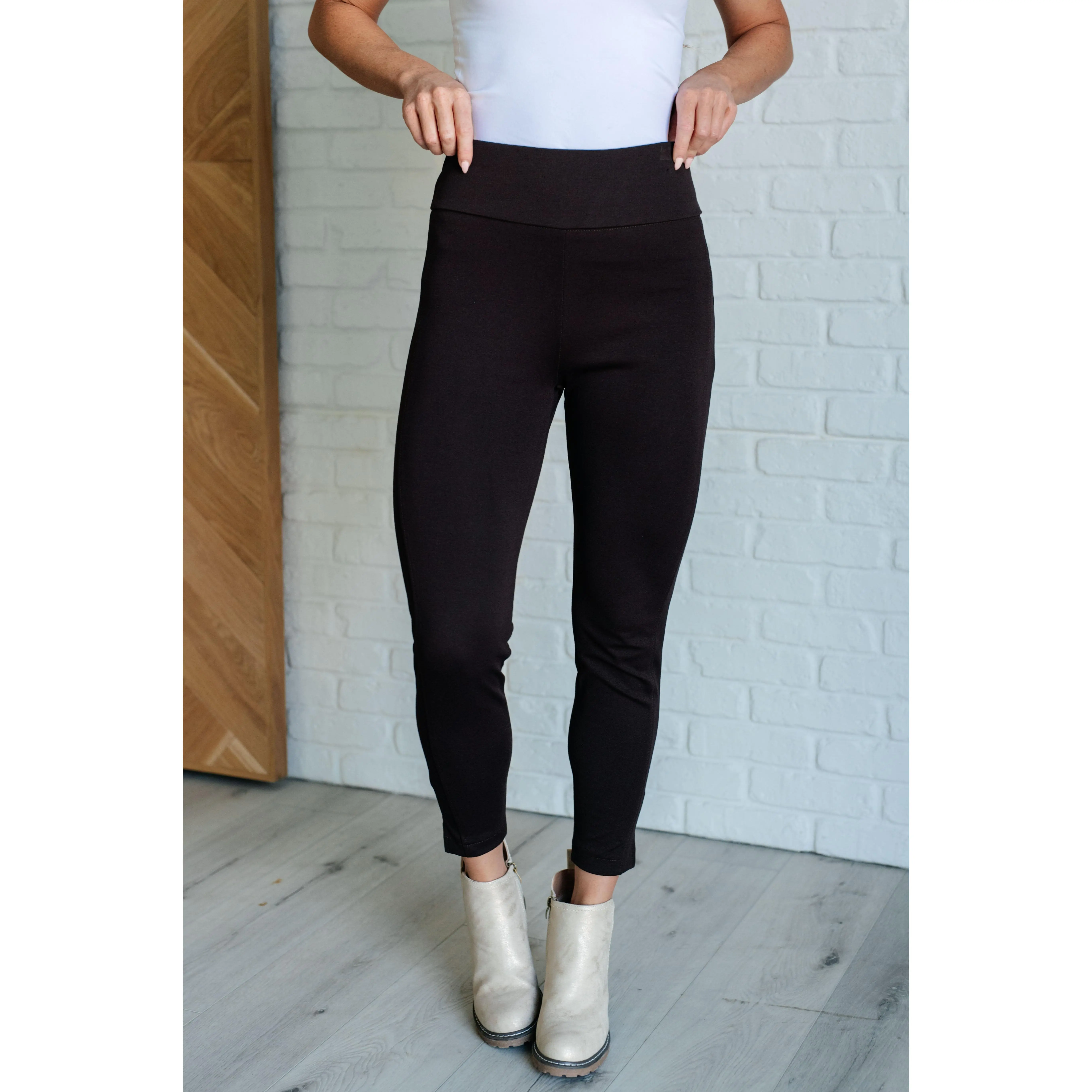Magic Ankle Crop Skinny Pants in Chocolate