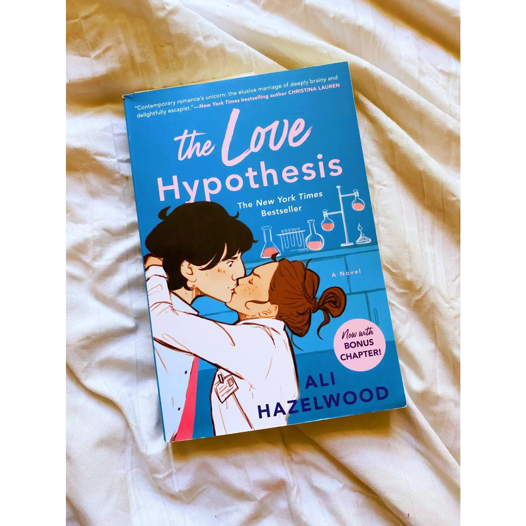 The Love Hypothesis by Ali Hazelwood (Paperback)