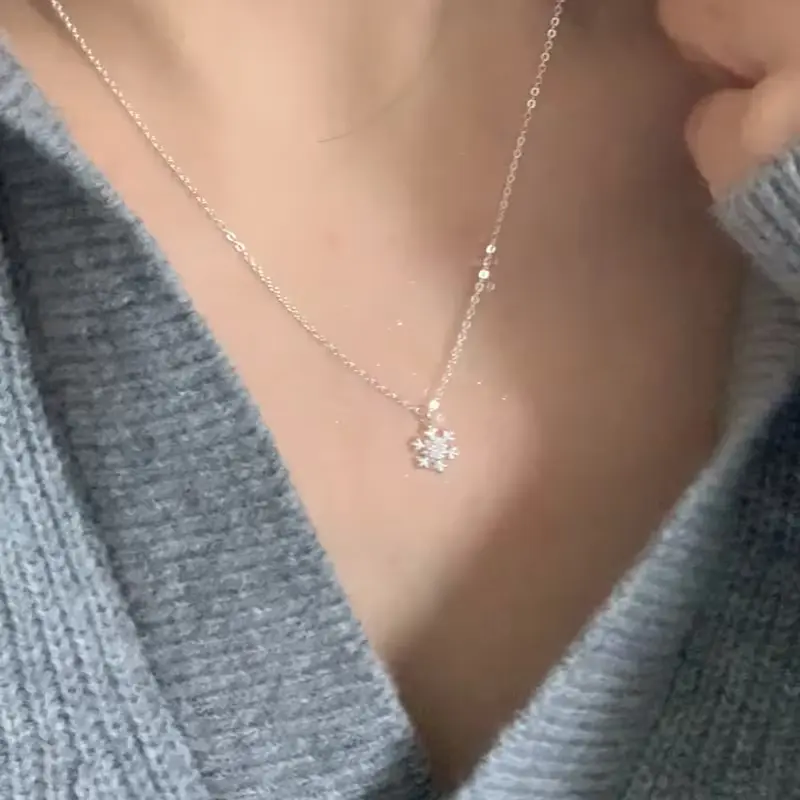 Elegant Zircon Snowflake Necklace for Christmas & Autumn/Winter Promotions Versatile Style for Daily Wear or Party Fashion Ladies' Jewelry Accessory Zirconia Cross Pendant
