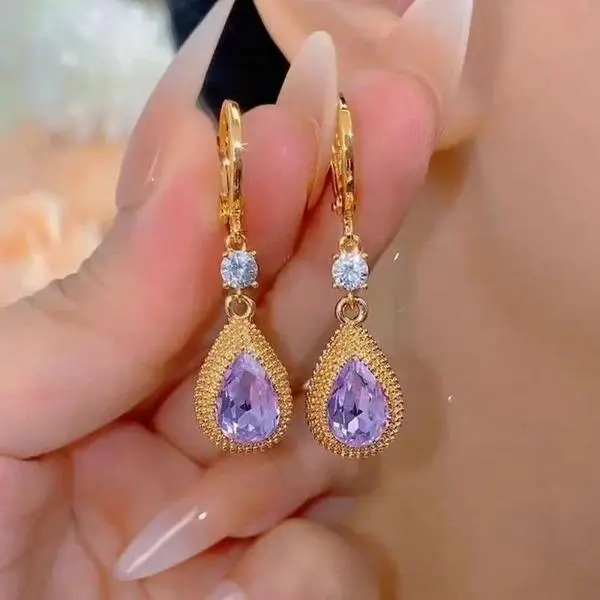 Female Fashionable Purple Water Droplet Earrings - Niche Design, Versatile Casual Style, Metal Coating, Ideal Gift for Girlfriends, Suitable for Daily Commuting, Dates
