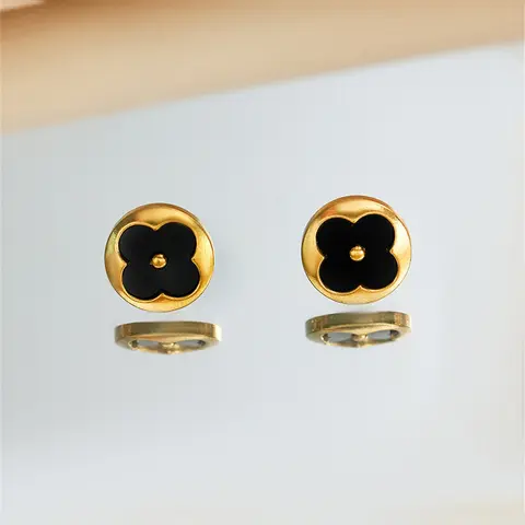 French Style Shell Four Leaf Clover Earrings for Women, Unique Luxury Asymmetric Stud Earrings, Gift for Special Occasion &Daily, Ear Studs, Stud Earring Jewelry, High Quality Earrings, Summer Jewelry, Trendy Jewelry, Trendy Fashionable Accessories
