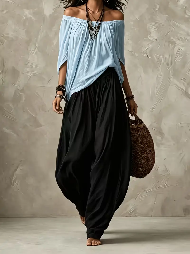 Off-the-shoulder elasticated pleated halter sleeves with slits, loose-fitting top paired with elastic drawstring waist pants and wide-leg harem pants; color-blocked bohemian style two-piece set.