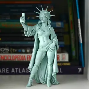 Hot New Statue of Liberty Selfie Figurine, Freedom Goddess Selfie Sculpture, Unique Home Decor, Perfect Gift Idea, Must-Have Collectible