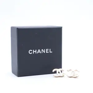 Pre-owned CHANEL Classic CC Logo Earrings W21117