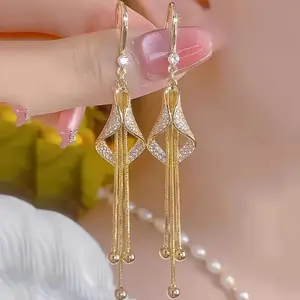 Elegant14KGolden-PlatedRhinestoneTasselEarrings,ZincAlloyLongDangleEarringswithSyntheticDiamonds,CopperEarNeedle,forWomen,SuitableforAges14+