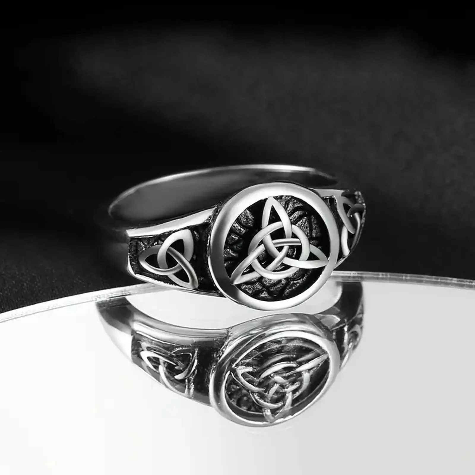 Vintage Charm Classic Elegant Distressed Alloy Intertwined Trinity Ring - Beautiful, Joint Finger, Metal Rings, Witch Amulet Index Finger Jewelry for Meaningful Daily Wear, Beautiful Rings
