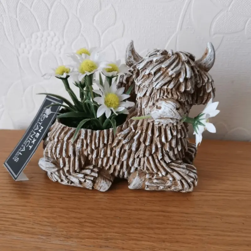 Creative Sculptural Highland Cow Planter, Resin Succulent Decorative Flower Pot Home Ornament, Indoor Outdoor Space Atmosphere Decor Craft