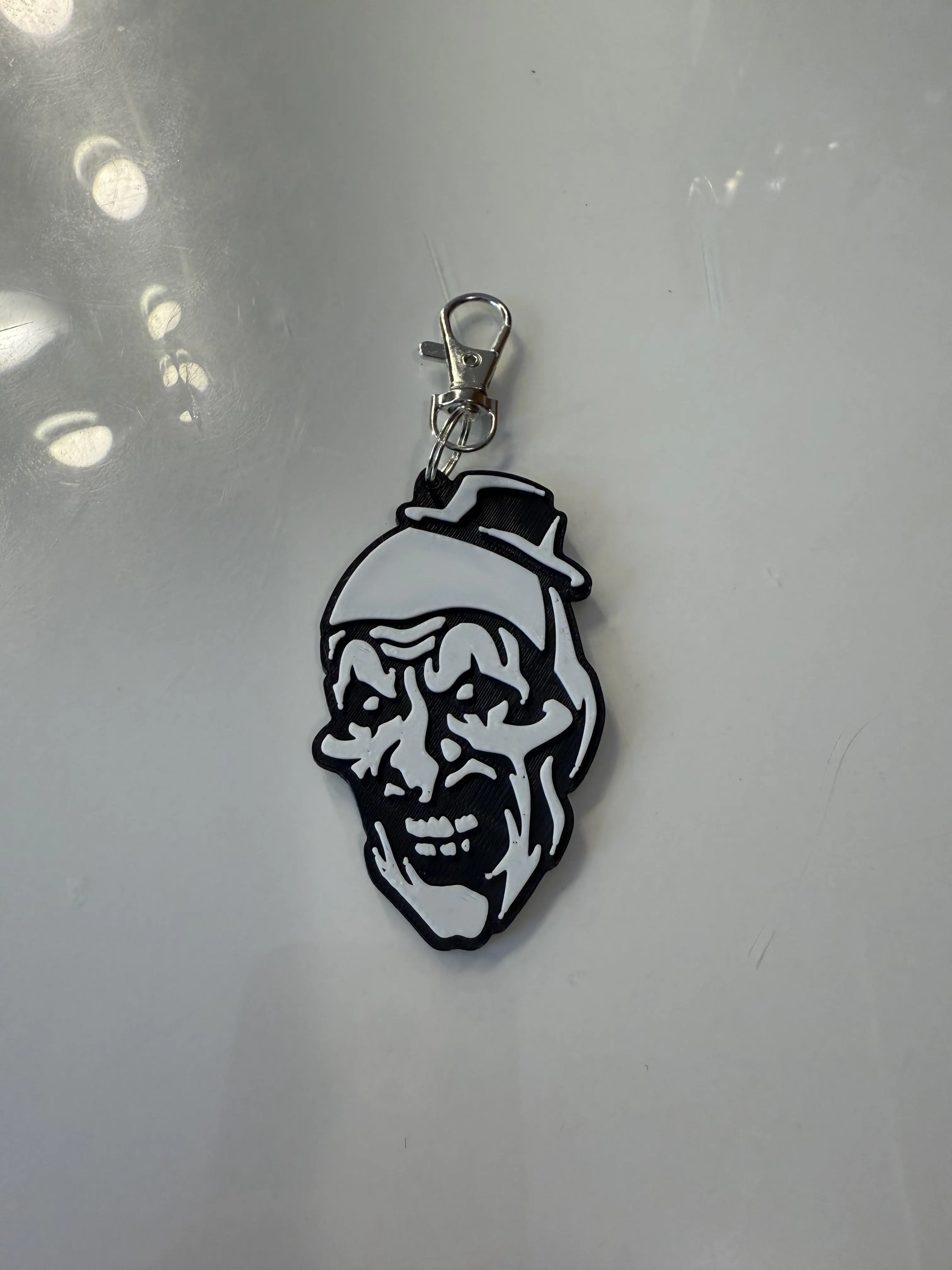 Terrifier Horror Movie keychain - Art The Clown keychain- Dark Decor - Terrifier Bust - Scary Clown Collectible- hollowen kaychain